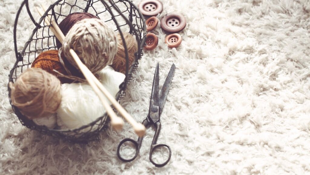 does knitting or crochet use more yarn