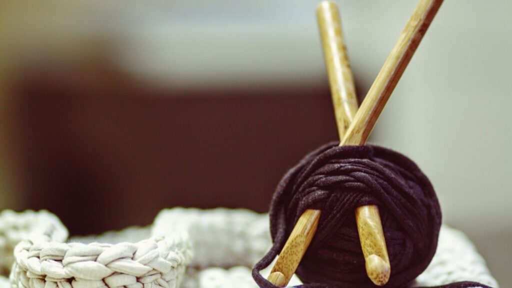 can you crochet with knitting needles